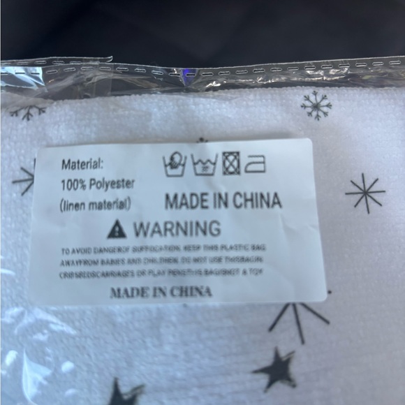 NWT- Pair of Festive Christmas Holiday Towels - Picture 5 of 5